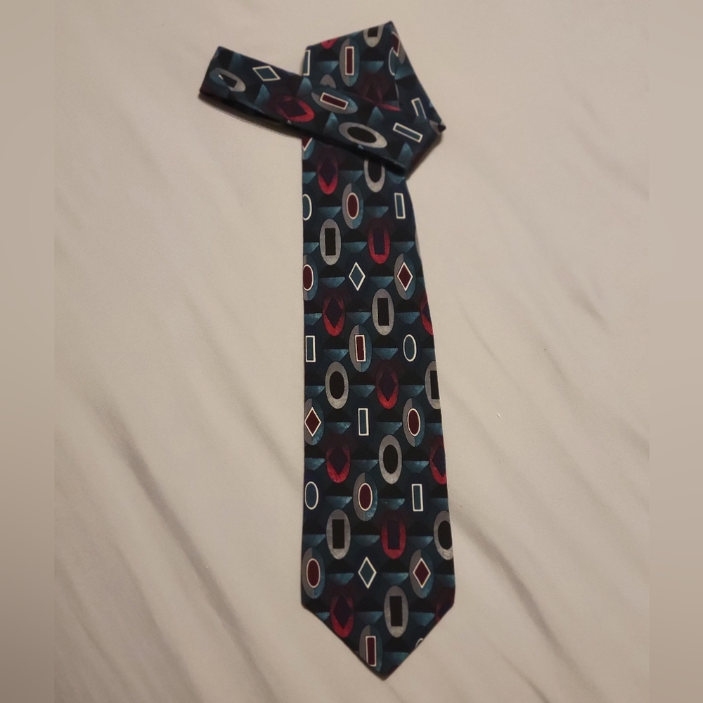 Stylish Geometric Tie in Blue and Red